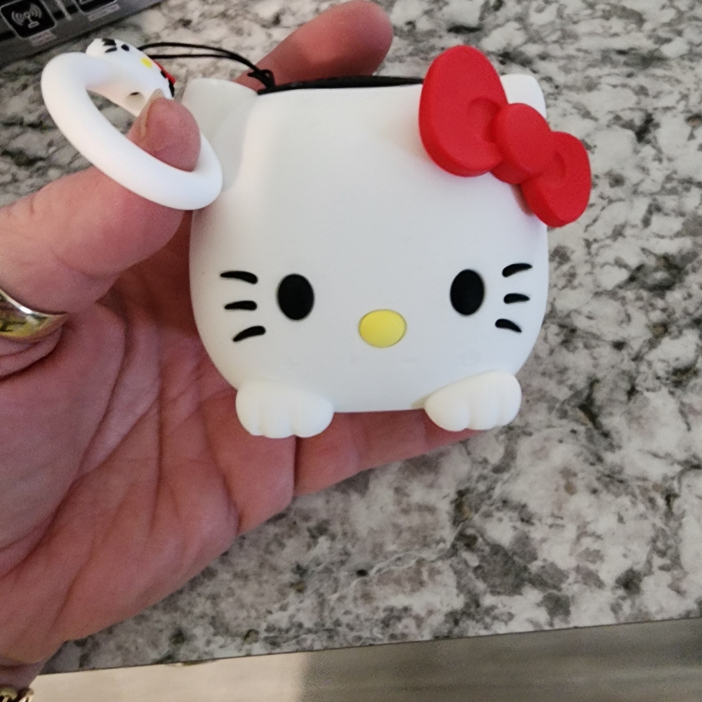 New Hello Kitty Portable Speaker. Bluetooth And More .charger